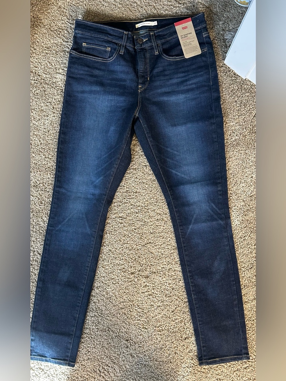 NWT Women’s Levi's Dark Blue Ankle Jeans